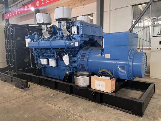 대기 상태 1500kw 디젤 발전기 세트 닫힌 냉각 시스템 및 소음 완화